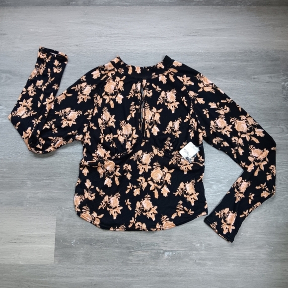 FREE PEOPLE DINNER PARTY BLACK & CREAM FLORAL CUTOUT KEYHOLE KNIT TOP NWT XL - Picture 2 of 10